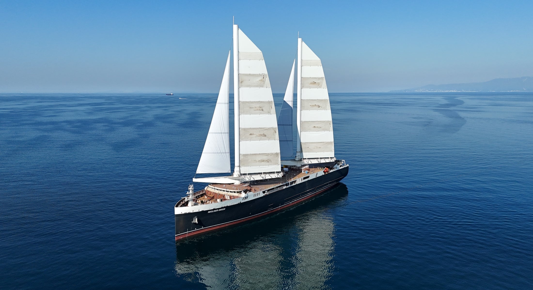 LONGCHAMP JOINS FORCES WITH NEOLINE TO PROMOTE SUSTAINABLE MARITIME TRANSPORT 