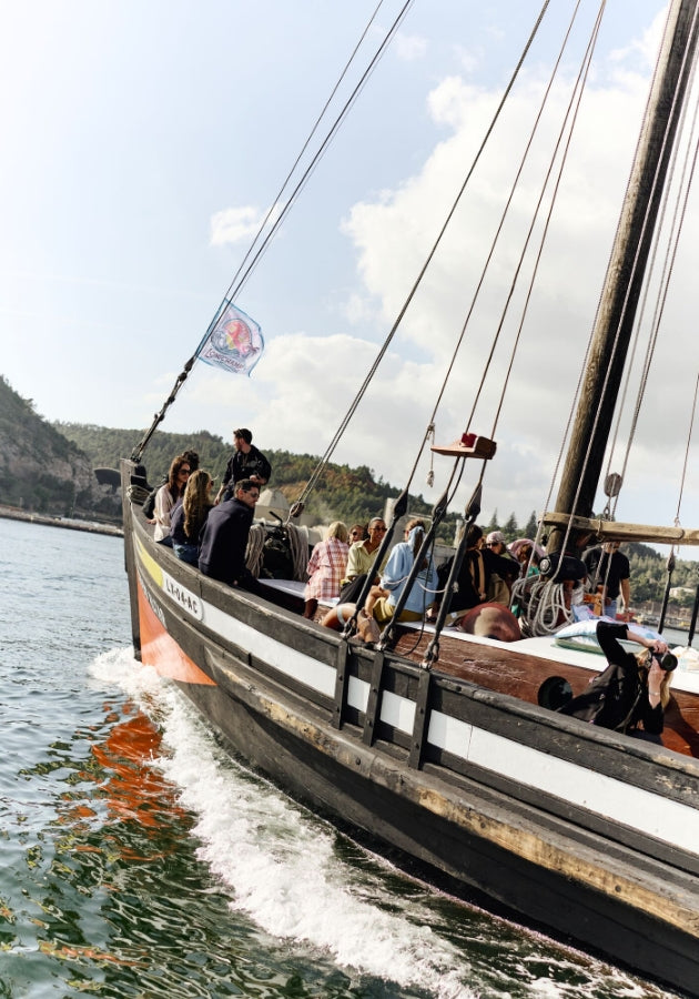 Under the radiant Portuguese sun, friends of the Maison enjoy summer in total freedom. image 2